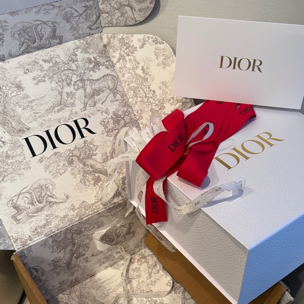 Dior Classic White & Gold Pebbled Gift Box, 6.5 ft ribbon, gift card & extras 🎁